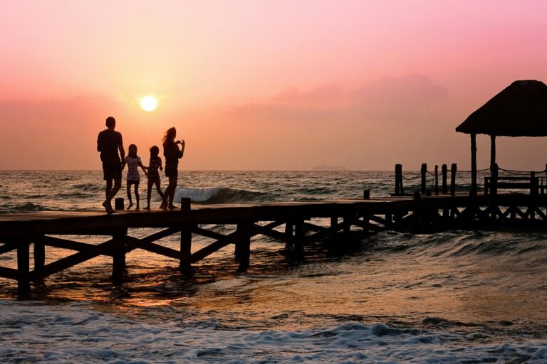 Best Credit Cards for Families: Turning Everyday Spending into Free Travel with Points and Miles